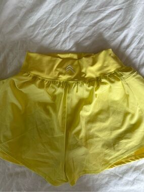 Oner unified yellow shorts 
Size small
Never worn with tags